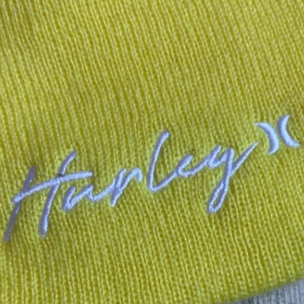 NWT Women's Hurley Script Staple Beanie - Picture 2 of 6